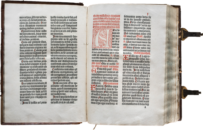 Das Missale Benedictum von 1498. Eine Inkunabel mit schwarzer und roter Schrift in Ledereinband.