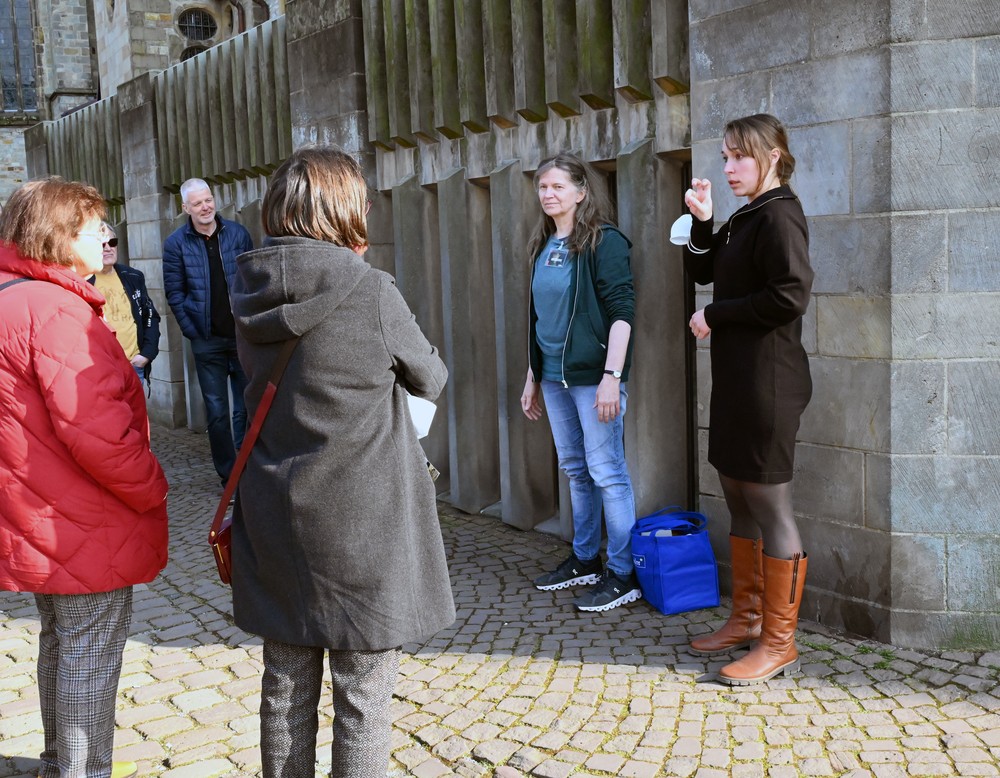 Führung mit Gebärdensprache-Dolmetscherin (Foto: LWL/Karl)