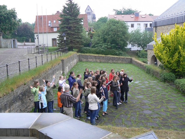Schulklasse in der Karlspfalz (Foto: LWL)