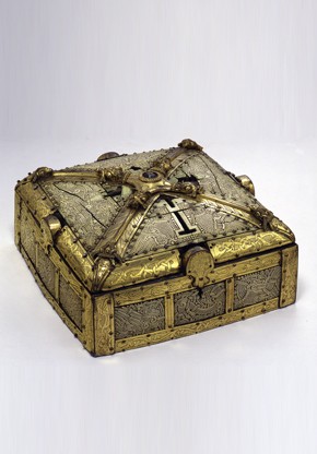 Elfenbeinkästchen, sogenannter Schmuckkasten der Hl. Kunigunde. Aus St. Stephan in Bamberg, erworben 1860 mit der Sammlung Martin von Reider, Bamberg. Foto: Bayrisches Nationalmuseum.