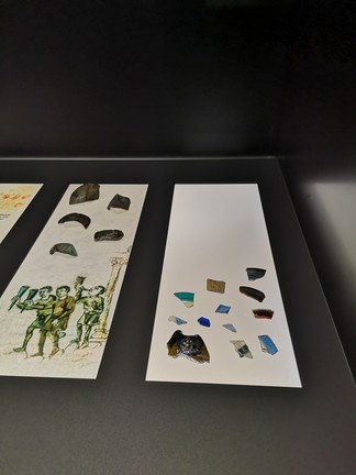 Glasfenster waren nicht durchgängig, wie wir es heute kennen. In kleinen Stückchen setzte man Mosaike mit Blei zusammen. Foto: LWL/ N.Merschmann