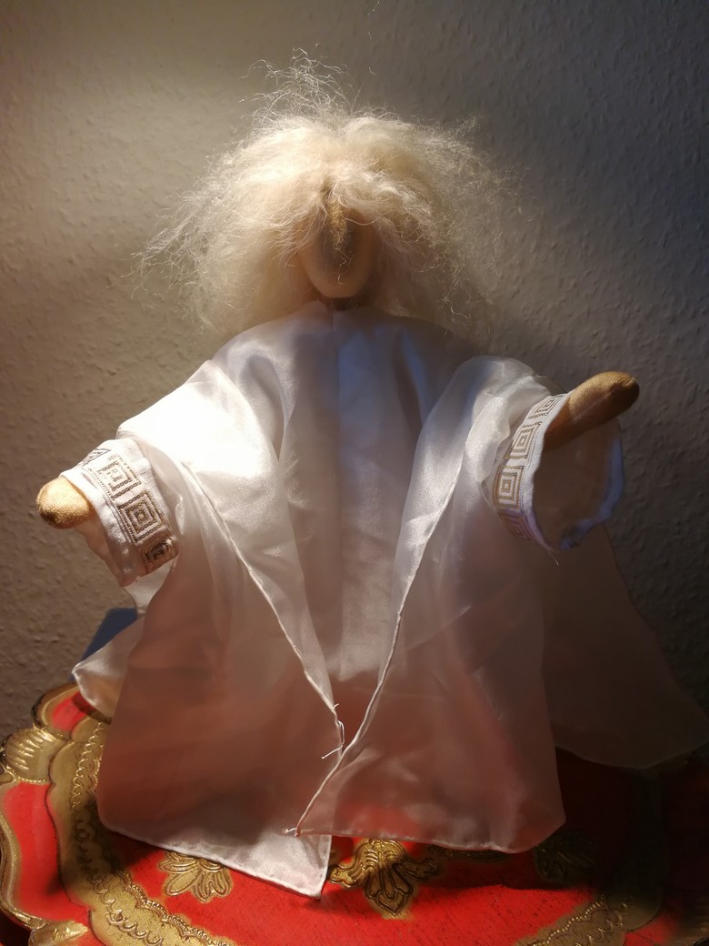 Angelus, eine biblische Erzählfigur als "erhellendes" Kofferelement. Foto: A. Beißner