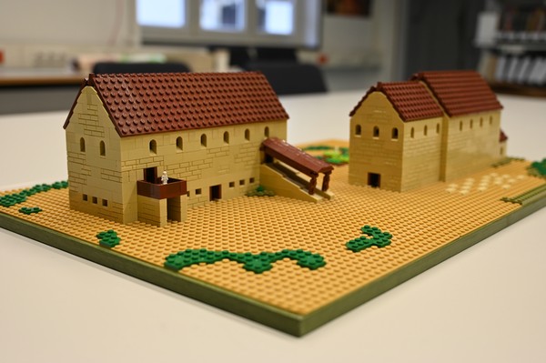 Legomodell der Pfalz um 799