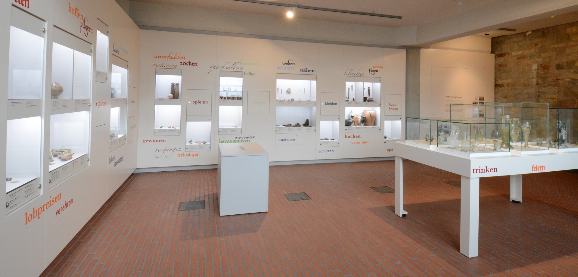 Blick in den Ausstellungsbereich "Fenster in die Vergangenheit" (Foto: LWL)