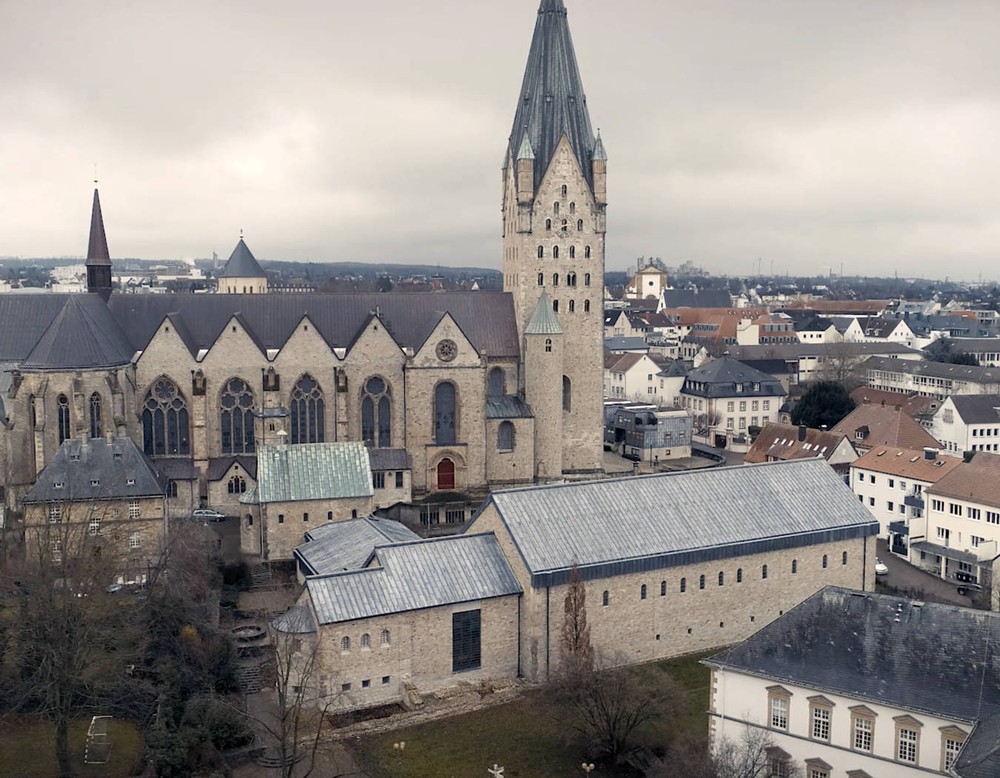 Blick auf die Kaiserpfalz und den Paderborner Dom (Foto: D. Hennig/ LWL)