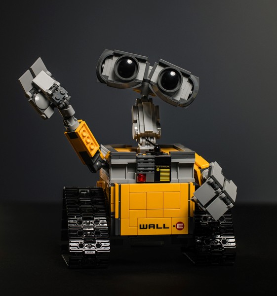 Roboter aus Klemmbausteinen (Foto: Jason Leung/unsplash)